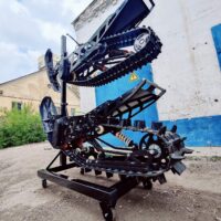 Выставочный стенд для гусеничного комплекта сноубайк в магазин _8